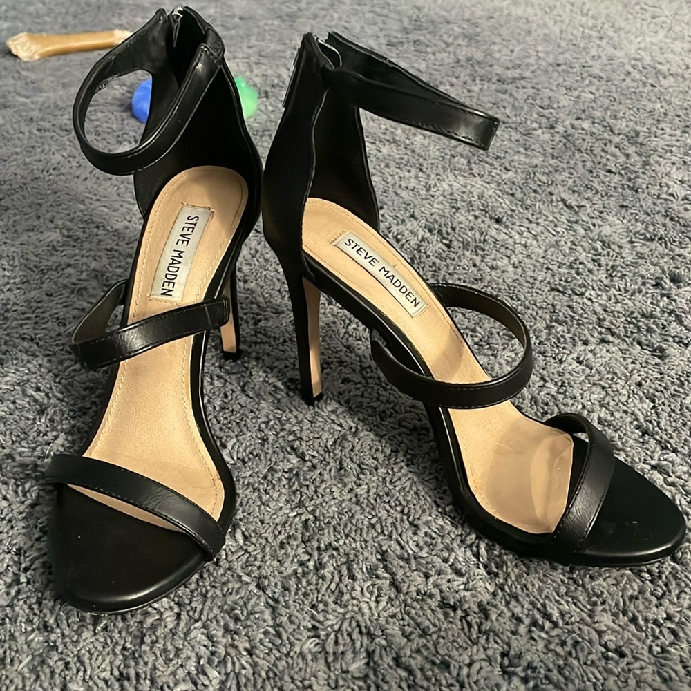 Lightly worn size 7 1/2 strappy Steve Madden heels